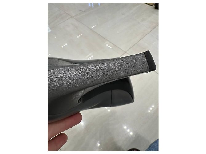 Botines Chanel de cuero gris Sz.37.5 de segunda mano - vista 8