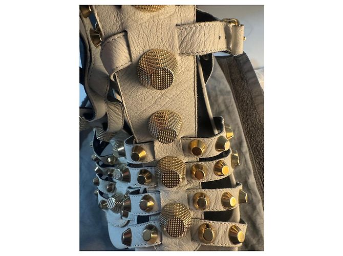 Sandali con zeppa Balenciaga in pelle bianca con borchie dorate Bianco D'oro - vista 3