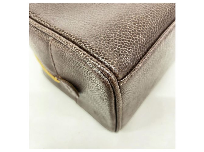 Pouch Chanel in vitello granulato marrone scuro - vista 6