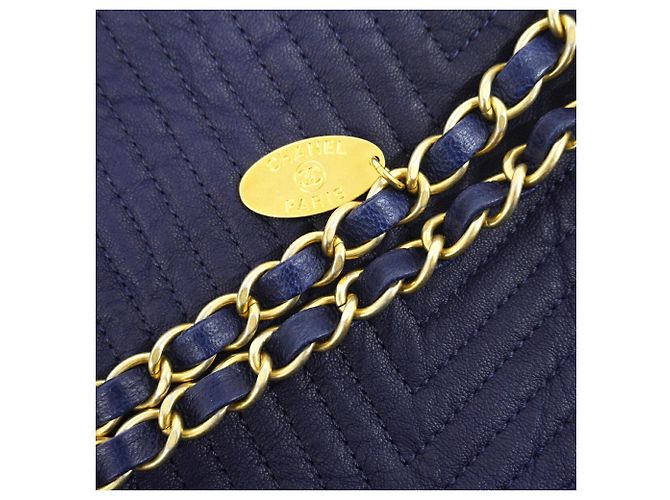 Timeless Borsa a tracolla Chanel in pelle blu navy - vista 8