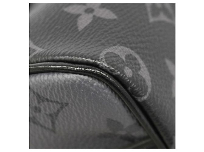 Louis Vuitton Monogram Eclipse Reverse Keepall Bandoulière 25 Marrone Nero - vista 6