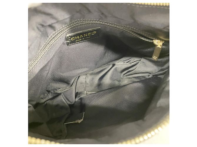 Borsa a tracolla Chanel New Travel Nylon Nero - vista 4