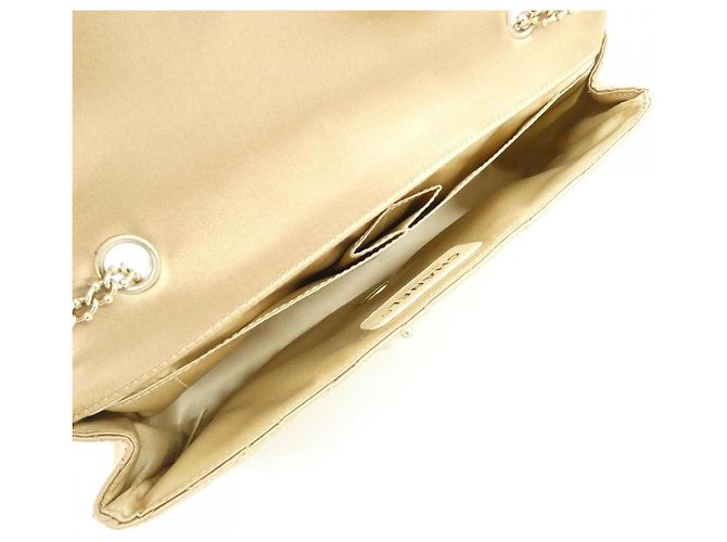 Sac à épaule Chanel 37632 en satin doré - vue 9