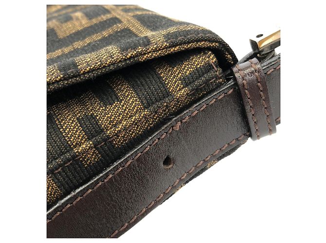 Borsa a spalla Fendi Baguette 26424 Marrone - vista 4