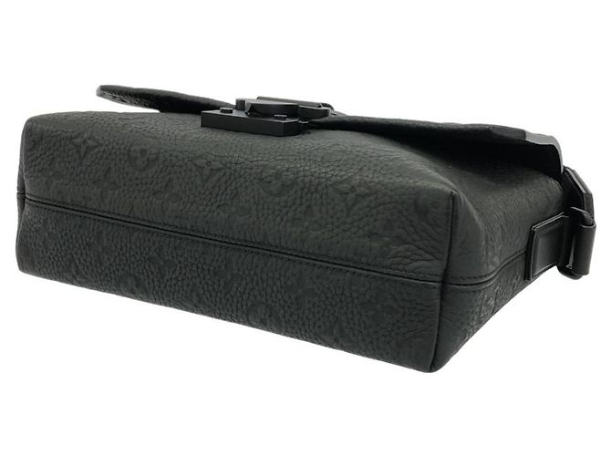 Louis Vuitton Taurillon Monogram S Cape Messenger Bag Schwarz - vista 3