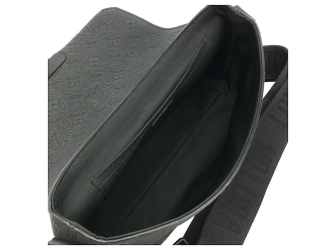 Louis Vuitton Taurillon Monogram S Cape Messenger Bag Schwarz - vista 8