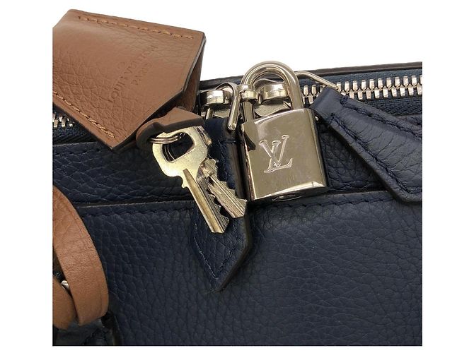 Louis Vuitton Taurillon Armand Briefcase PM M53490 Blu navy - vista 4