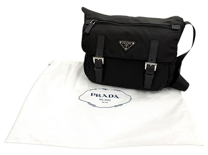 Bolsa Messenger Prada em Tessuto com acabamento em Saffiano preto, zíper e fivela dupla - vista 10