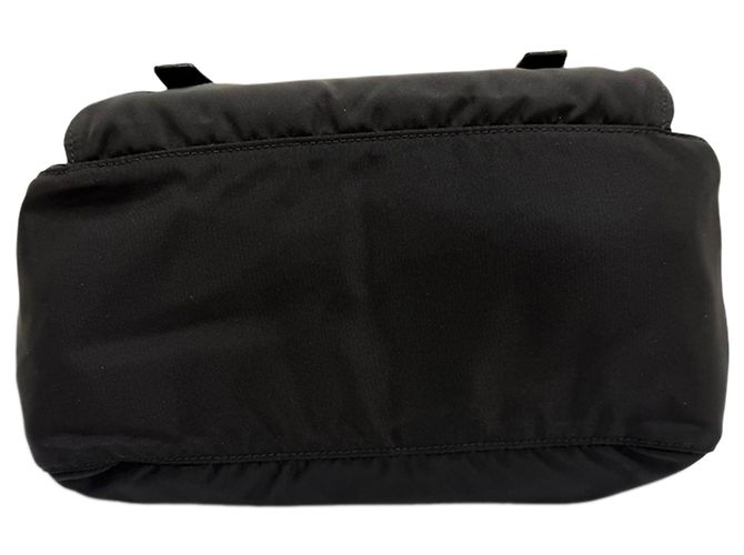 Bolsa Messenger Prada em Tessuto com acabamento em Saffiano preto, zíper e fivela dupla - vista 4