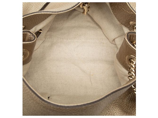 Borsa Tote Soho Gucci Gold Medium in pelle di vitello metallizzata con catena - vista 4