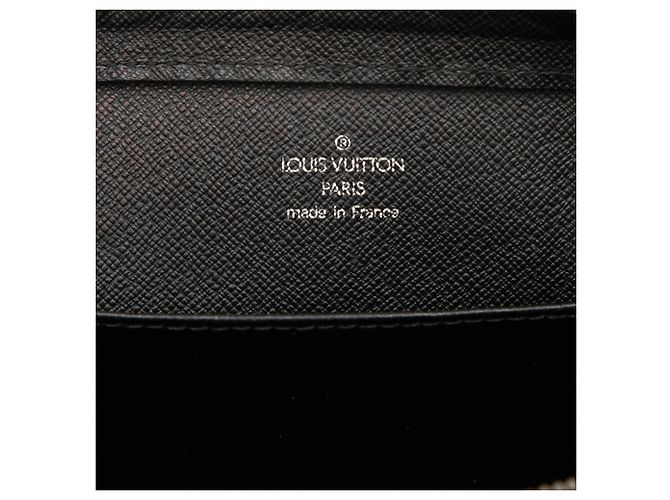 Louis Vuitton Black Taiga Pochette Baikal Nero - vista 5