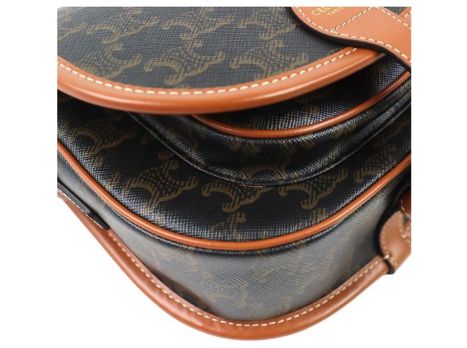 Céline Celine Brown Medium Triomphe Coated Canvas Folco Crossbody Marrone Marrone scuro - vista 9