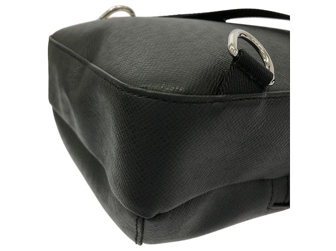 Borsa a tracolla Louis Vuitton Taiga Avenue Nero - vista 3