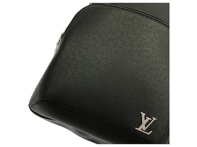 Borsa a tracolla Louis Vuitton Taiga Avenue Nero - vista 5