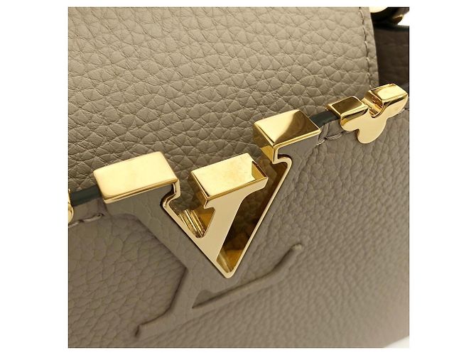 Borsa Louis Vuitton Capucines MINI M24567 - vista 4