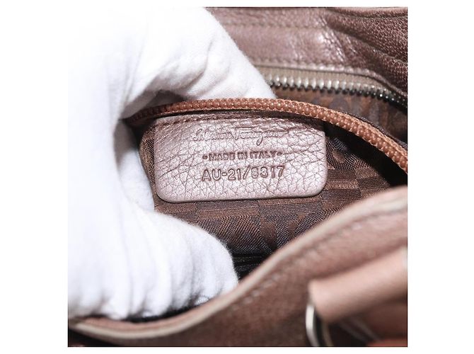 Salvatore Ferragamo Gancini Leather Medium Beige - vista 6