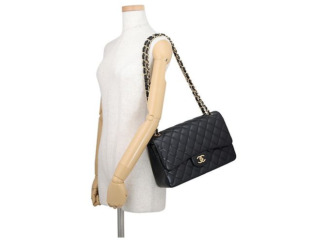 Bolsa de Ombro Chanel Matelassé em pele de cordeiro Preto - vista 4