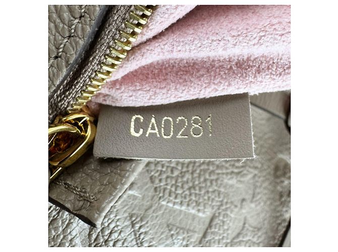 Zaino Louis Vuitton Monogram Empreinte Montsouris PM Grigio - vista 15