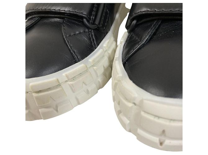 Prada Leder-Sneaker mit Klettverschluss Schwarz Weiß - Ansicht 11