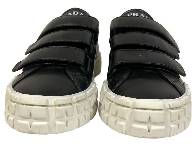 Prada Leder-Sneaker mit Klettverschluss Schwarz Weiß - Ansicht 4