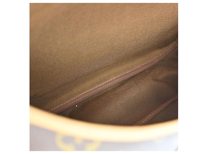 Louis Vuitton Saumur Monogram 35 Marrone - vista 3