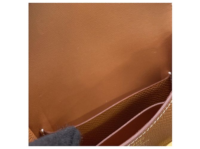 Hermès Cartera Hermes Constance en piel Epsom Gold Dorado - vista 9