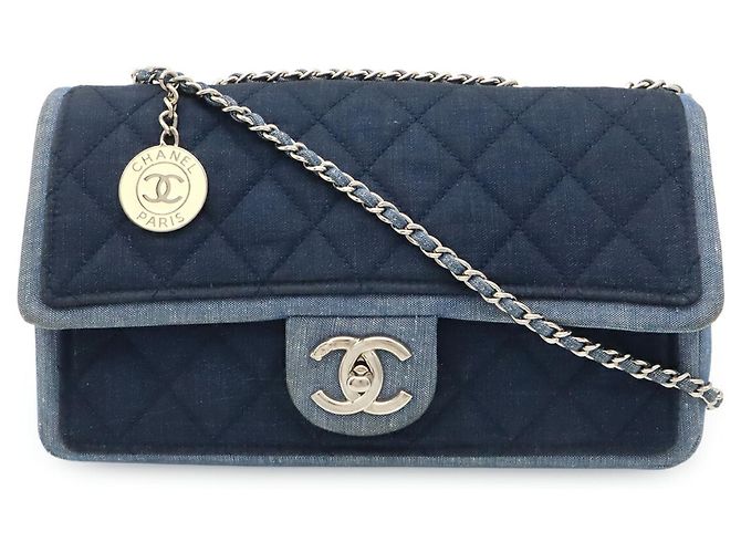 Borsa a tracolla Chanel Medallion Matelassé in denim Blu - vista 2