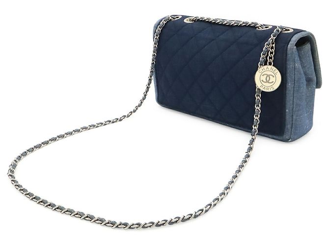 Borsa a tracolla Chanel Medallion Matelassé in denim Blu - vista 3
