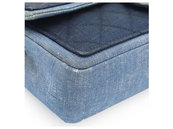 Borsa a tracolla Chanel Medallion Matelassé in denim Blu - vista 4