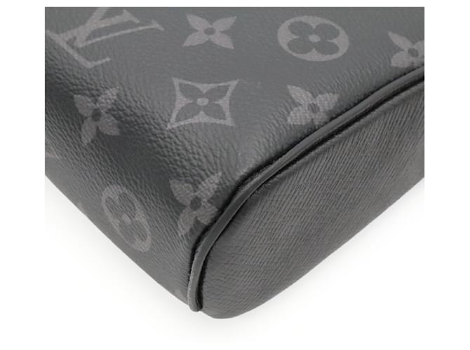 Borsa Sling Louis Vuitton Taigarama Monogram Eclipse Nero Monogramma - vista 4