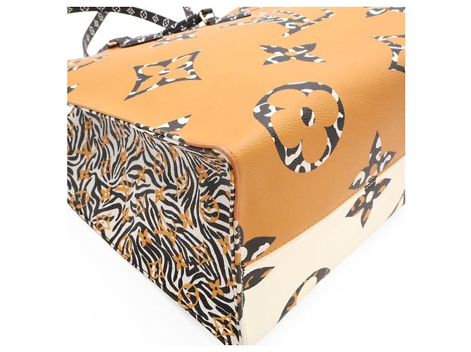 Borsa Tote Louis Vuitton Monogram Jungle Giant OnTheGo GM Crudo Cammello - vista 4