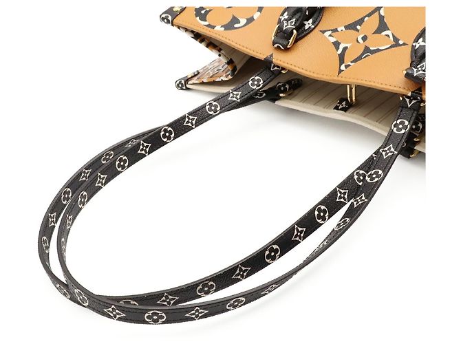 Borsa Tote Louis Vuitton Monogram Jungle Giant OnTheGo GM Crudo Cammello - vista 5