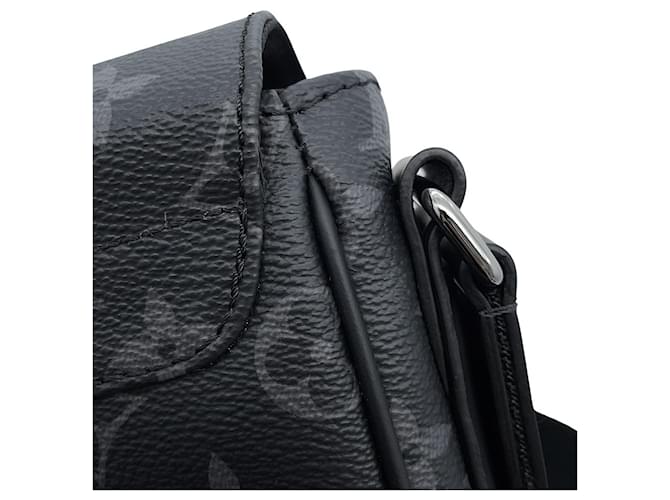 Borsa a tracolla Louis Vuitton Monogram Eclipse District PM Nero Monogramma - vista 7