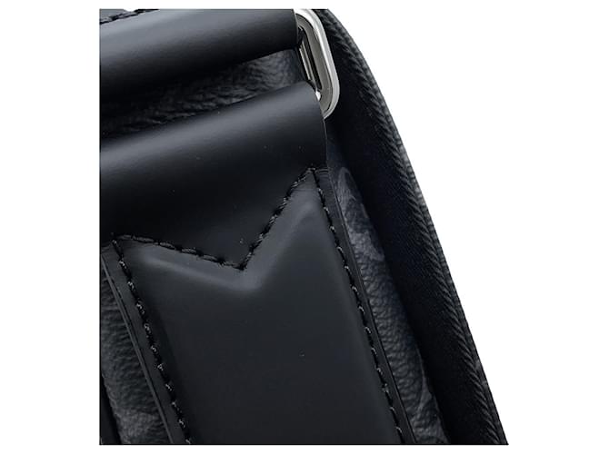 Borsa a tracolla Louis Vuitton Monogram Eclipse District PM Nero Monogramma - vista 8