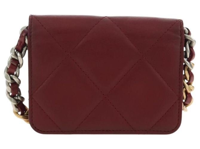 Chanel 19 Wallet on Chain em pele de cordeiro acolchoada Bordeaux - vista 2