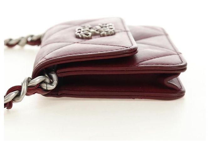 Chanel 19 Wallet on Chain em pele de cordeiro acolchoada Bordeaux - vista 3