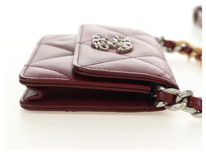 Chanel 19 Wallet on Chain em pele de cordeiro acolchoada Bordeaux - vista 4
