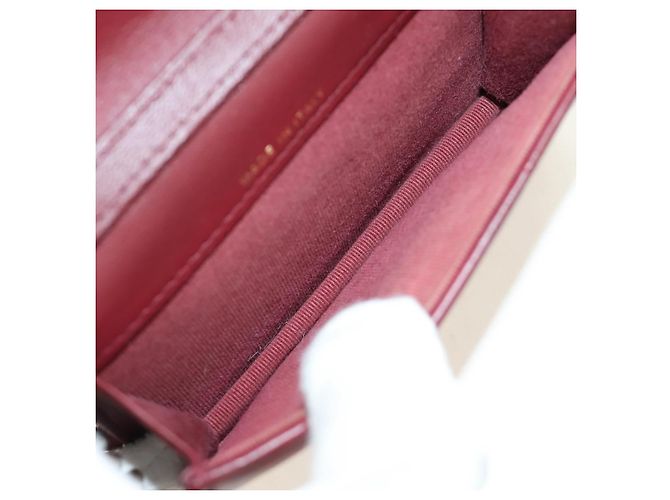 Chanel 19 Wallet on Chain em pele de cordeiro acolchoada Bordeaux - vista 5