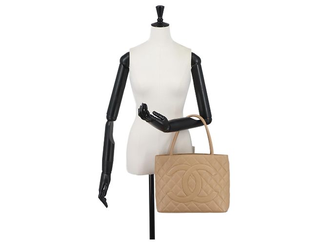 Borsa Tote Chanel Medallion Beige - vista 10