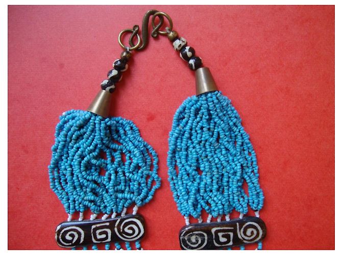 Autre Marque Collar étnico de cuentas azules y blancas con madera tallada Castaño Blanco - vista 3