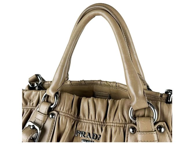 Borsa a mano Prada in pelle beige - vista 11