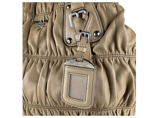 Borsa a mano Prada in pelle beige - vista 12