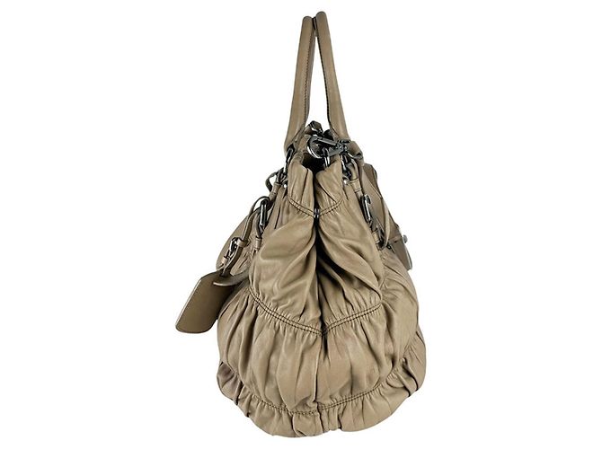 Borsa a mano Prada in pelle beige - vista 2