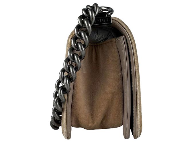Le Boy Bolsa de Ombro Chanel Boy em Veludo Castanho claro - vista 2