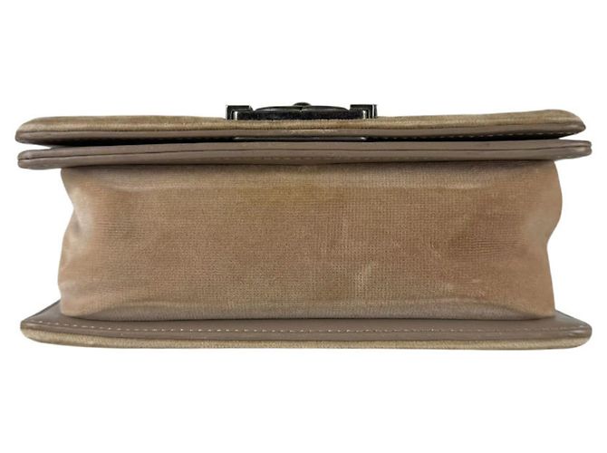 Le Boy Bolsa de Ombro Chanel Boy em Veludo Castanho claro - vista 4