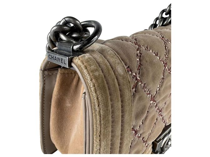 Le Boy Bolsa de Ombro Chanel Boy em Veludo Castanho claro - vista 6