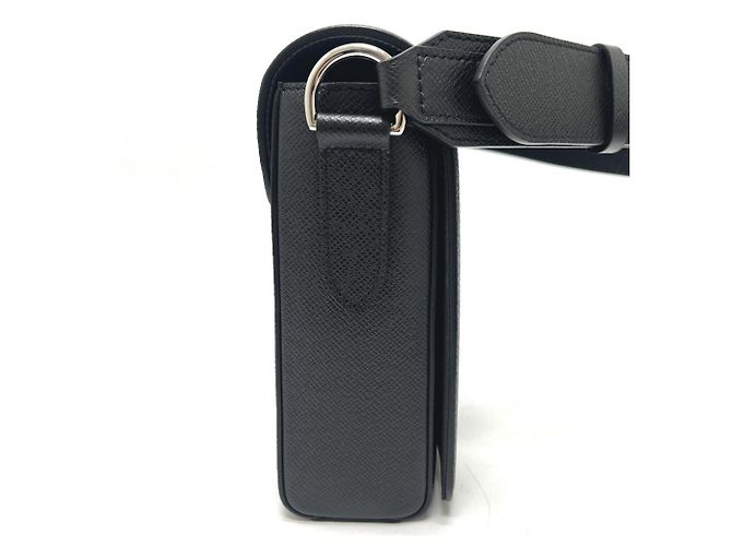 Louis Vuitton Schultertasche aus Taiga-Leder Schwarz - Ansicht 5