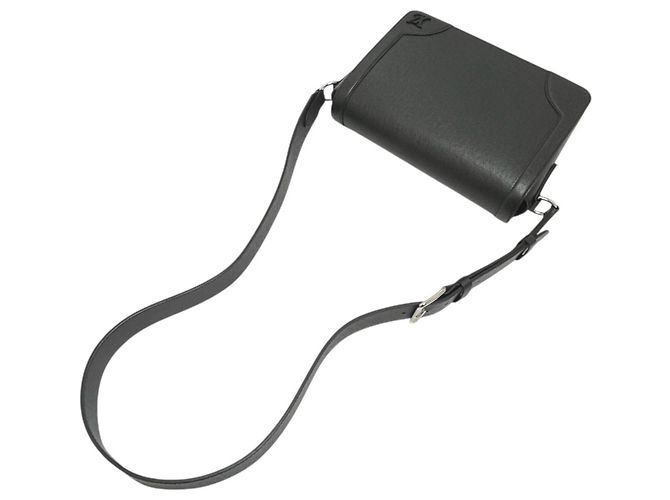 Louis Vuitton Schultertasche aus Taiga-Leder Schwarz - Ansicht 9