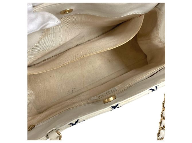 Borsa Chanel Wild Stitch CC Coco Mark Logo Bianco Blu navy - vista 10