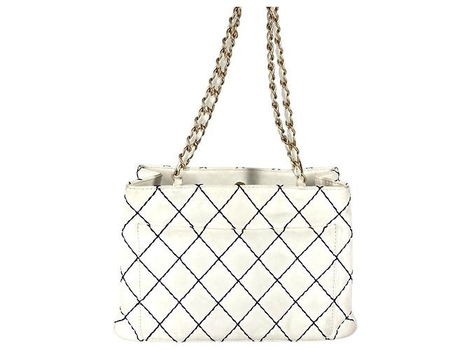 Borsa Chanel Wild Stitch CC Coco Mark Logo Bianco Blu navy - vista 2